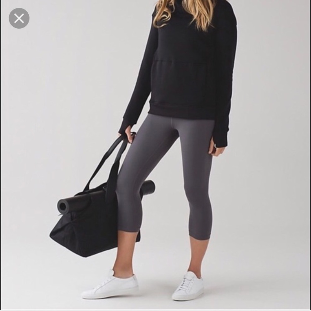 Lululemon Dark Carbon Align Crop